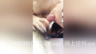 粉衣女神来我家，完美身材忍不住射