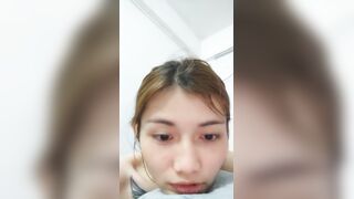 【兼职寒假工】苏州小情侣家中黄播赚钱，小美女身材一等一的好，人瘦胸大，妩媚妖娆，快乐同居生活真性福