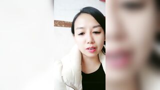 广西按摩美容院少妇老板娘接客真实偷拍干部模样的秃顶胖叔吃快餐