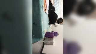 【探花小老弟】母子乱伦场，小伙大战美熟女，渔网情趣装，D罩杯大胸还要捂着，激情四射香艳刺激