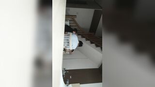 【换妻探花】良家夫妻约单男老公拿手机旁边拍摄，前后暴插骚娘们，精彩推荐