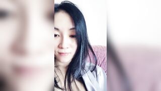 轻熟女小姐姐回归，玩跳蛋，自慰，特写逼逼，洗澡秀