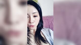 轻熟女小姐姐回归，玩跳蛋，自慰，特写逼逼，洗澡秀