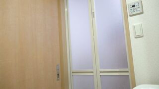 【稀缺摄像头甄藏】私人医院女生更衣室摄像头泄露 漂亮美乳护士小姐姐完美身材 还秀一下美乳很自信呢