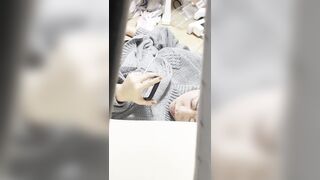 学生公寓窗户帘缝中偸拍白虎逼漂亮小姐姐一边看着手机中的毛片一边用电动小玩具自慰要来高潮时表情销魂发出嘤嘤呻吟声