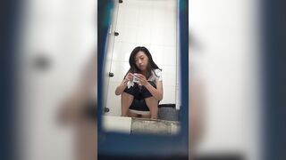 经济型集体公寓全景偸拍各种类型美眉上厕所有学生妹有上班族美女的透明内内真是太惹火了