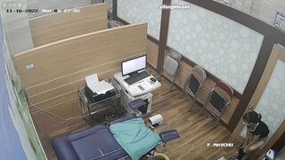 黑客破解医院摄像头偷窥 妇科诊疗室络绎不绝来做阴道检查的少妇4 (1)