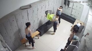 舞蹈班《监控破解》偷拍多位美女学员后台换衣服1 (13)