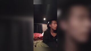 大卡车直男司机,半夜高速服务区上软件找刺激