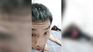 韵味十足的轻熟女，长得不错被猥琐大叔道具自慰插穴，后入打桩，快速打桩内射，打扫战场