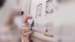 一个淫荡下贱的伪娘-小邓邓- ，喂体育生哥哥吃仙女棒，这味道简直太美味了！