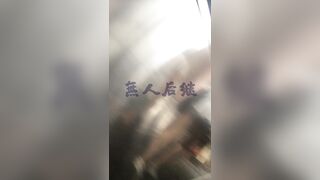 无人后继19A字短裙抄底