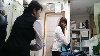 TWTP620-公司偷拍女员工换衣服上厕所,看了奶子又看逼 (2)